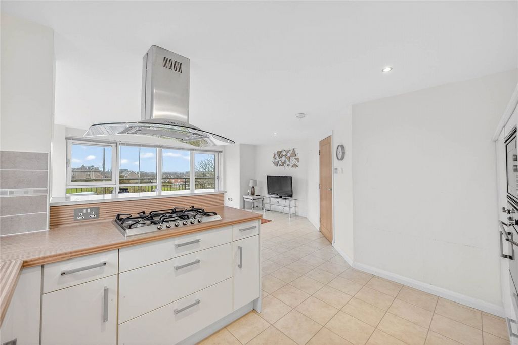Additional image 7 of 2 bed flat for sale10 Queens Highlands, Aberdeen AB15