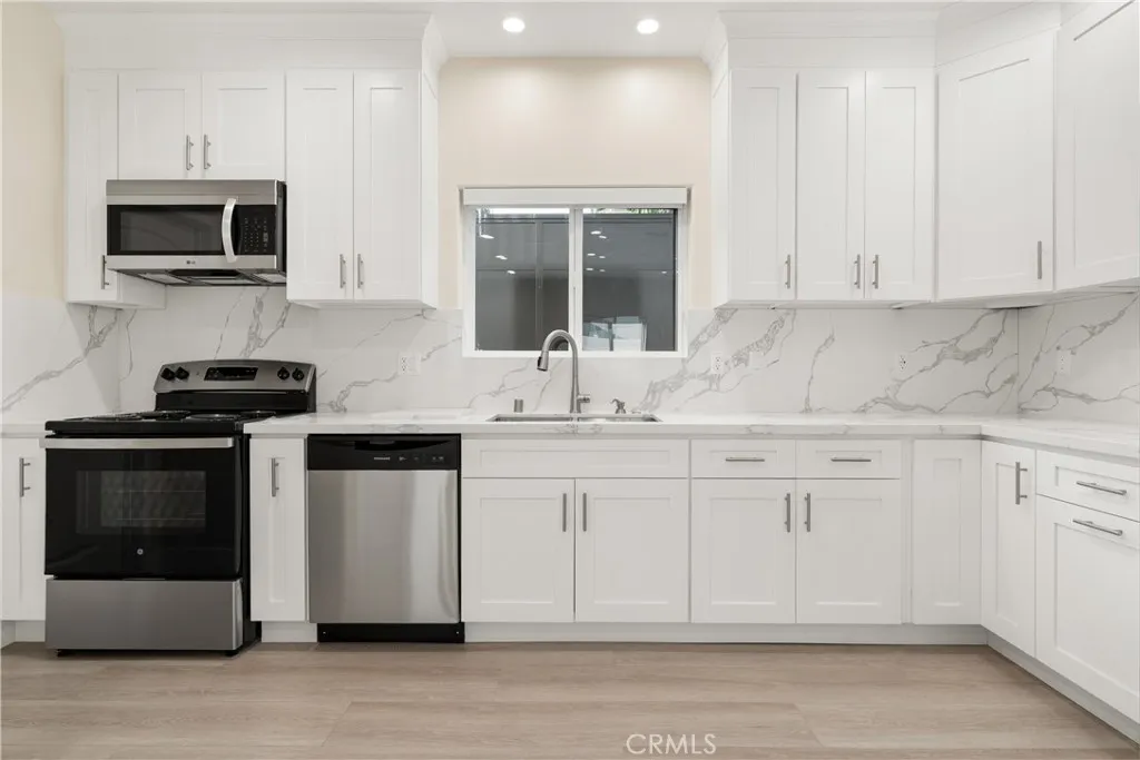 Additional image 11 of 19955 Lassen Street, Chatsworth, CA 91311