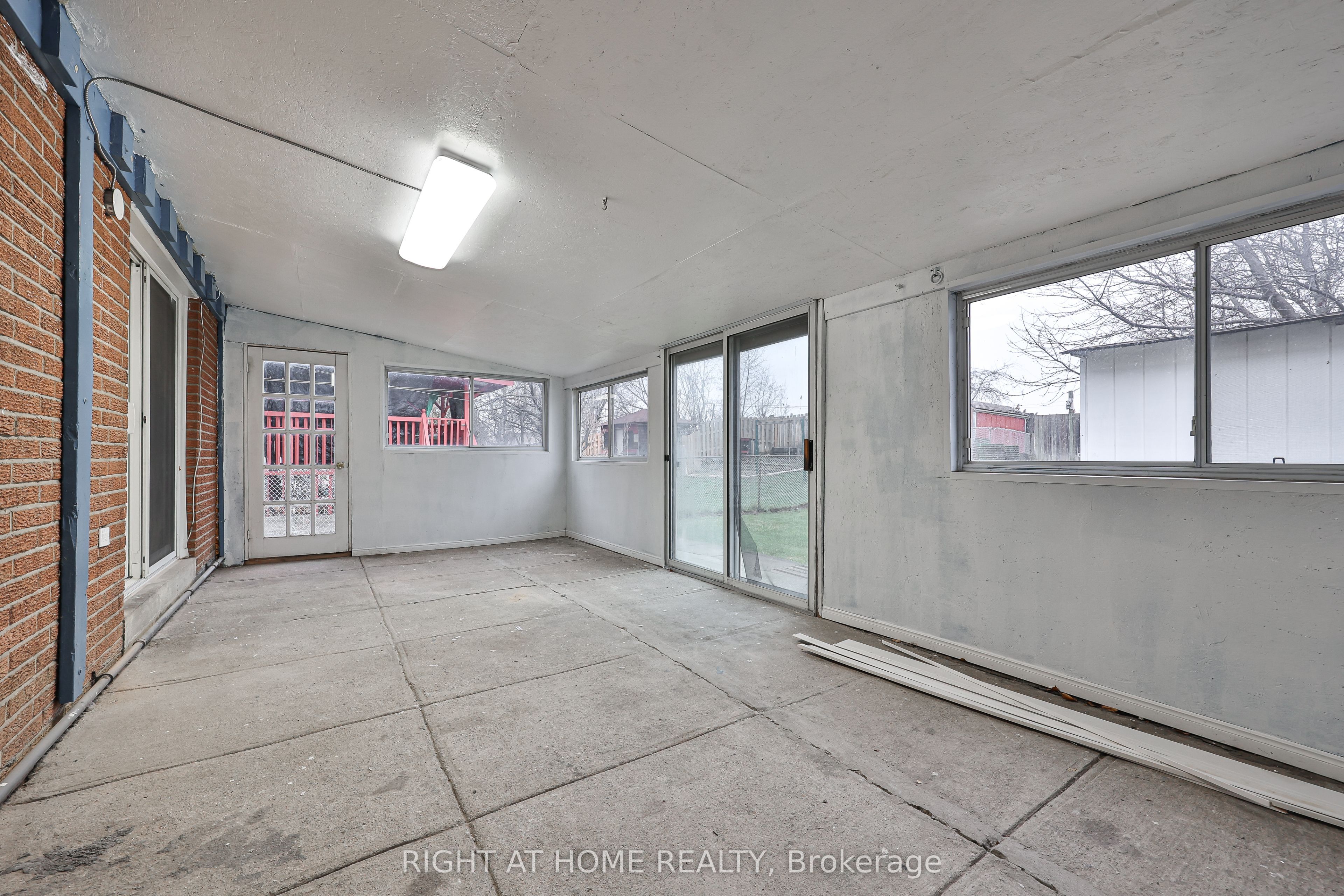 Additional image 6 of Main-3783 Keenan Crescent, Mississauga, ON, L4T 3M1
