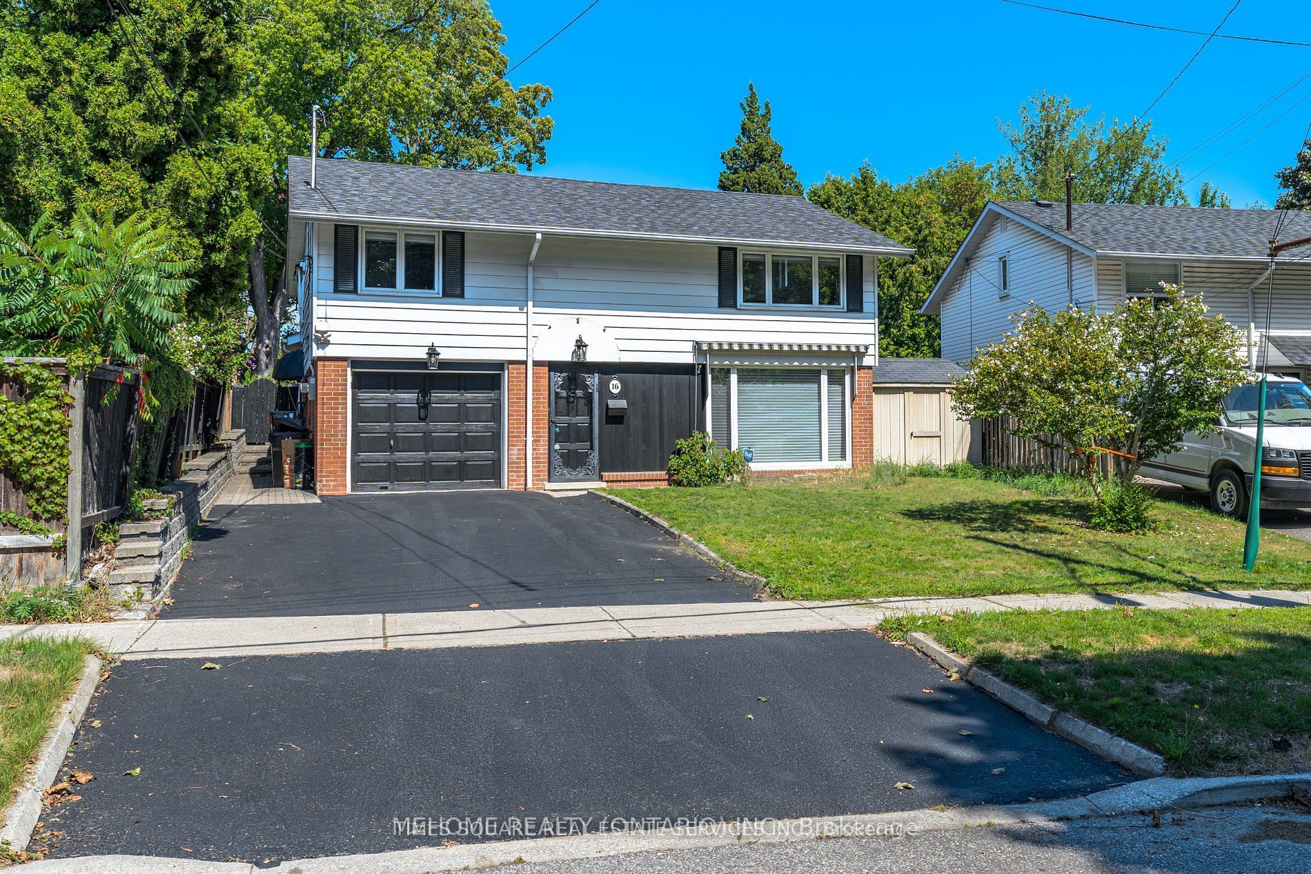 16 Abbottswood Road, Toronto, ON, M1P 3P1