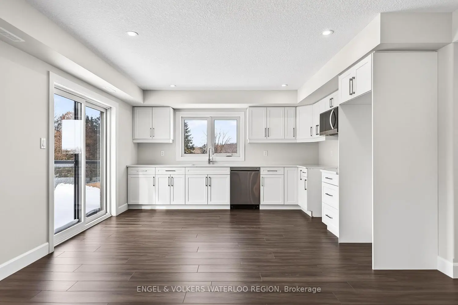 Additional image 6 of 3202 Vivian Line 49