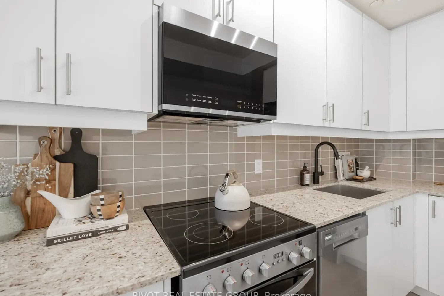 Additional image 5 of 2333 Khalsa Gate 324