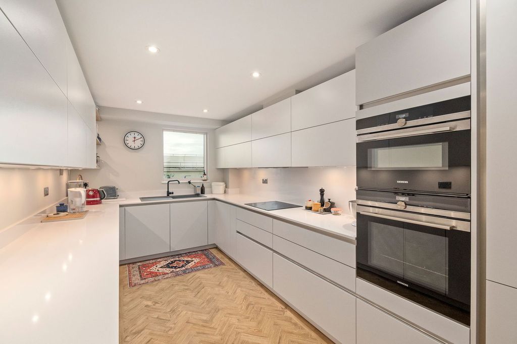 2 bed flat for saleRiverside Place, Cambridge CB5 photo 2