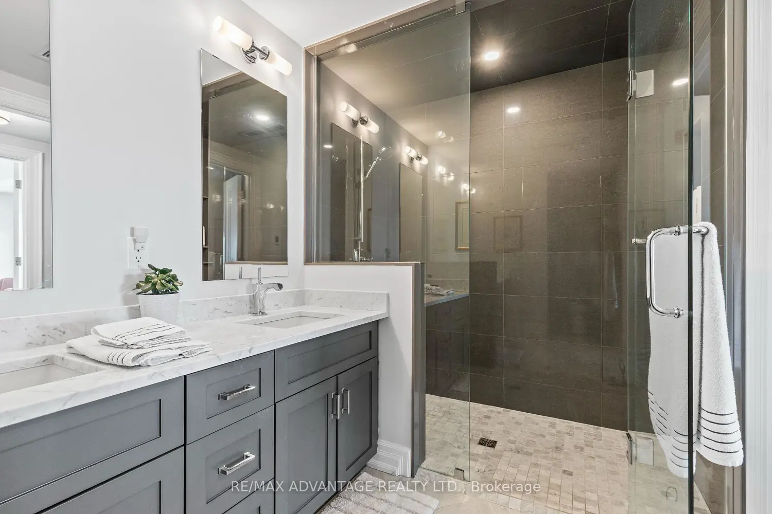 Additional image 6 of 2060 Lakeshore Road 1902