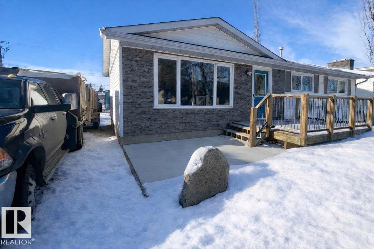 9906 102 Street, Morinville, AB, T8R1E7