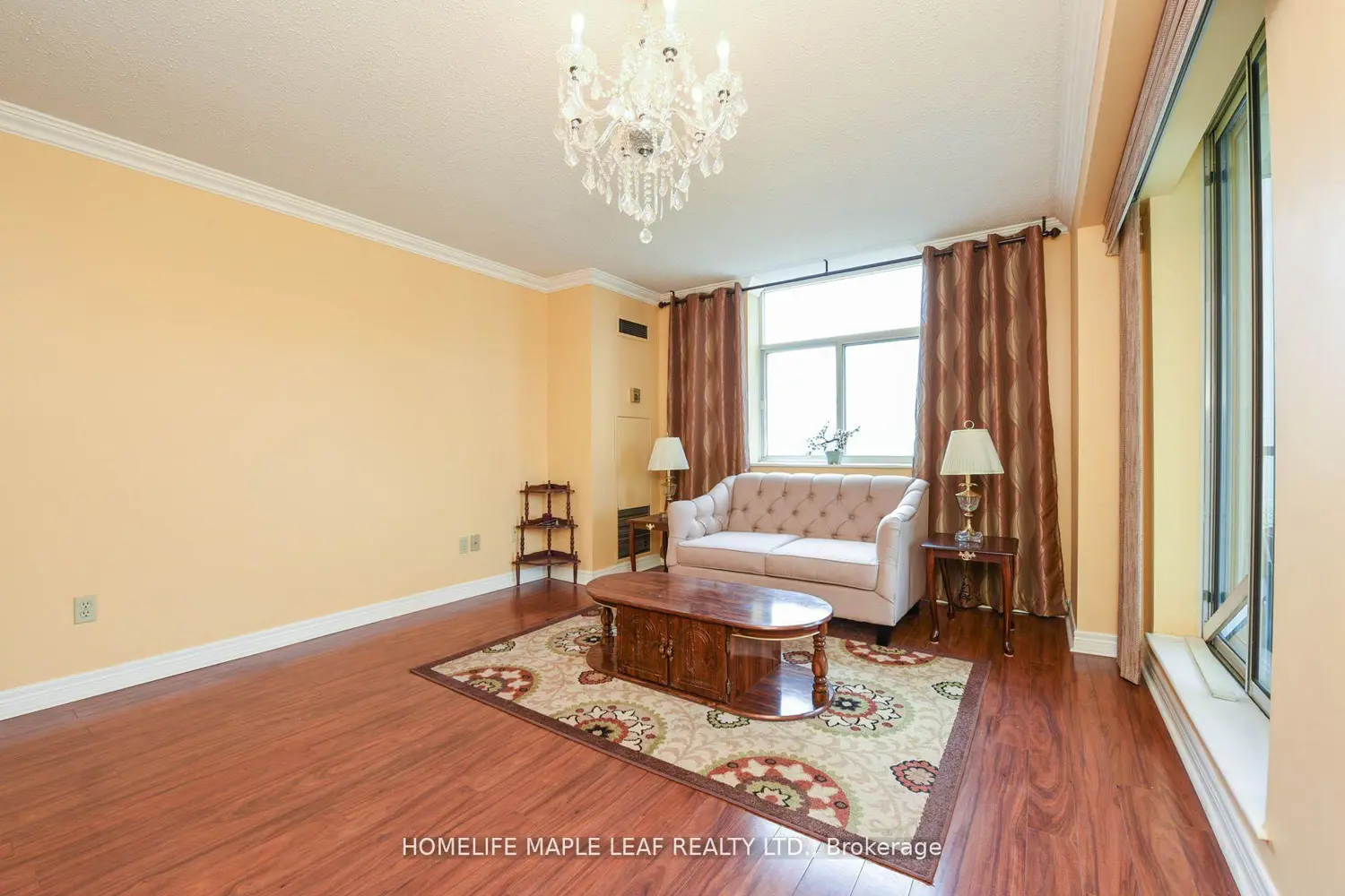 3559 Eglinton Avenue 402