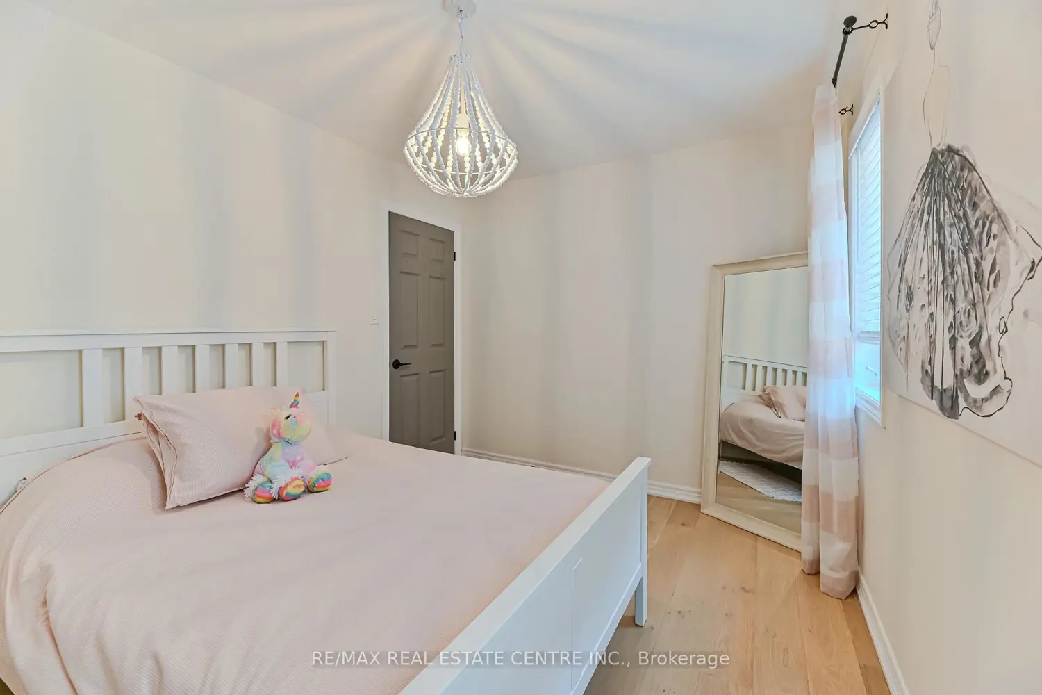 Additional image 13 of 2498 Longridge Crescent