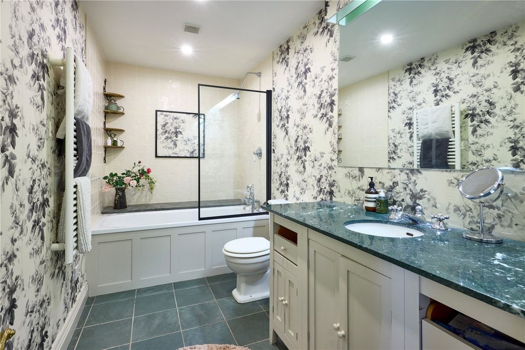 Additional image 9 of 3 bed flat for saleSherborne House, Sherborne, Cheltenham, Glos GL54
