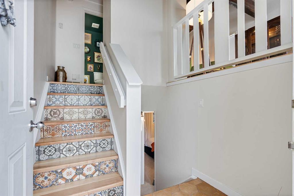 Additional image 3 of 120 Oaktree Lane SW, Calgary, AB, T2V 4V4