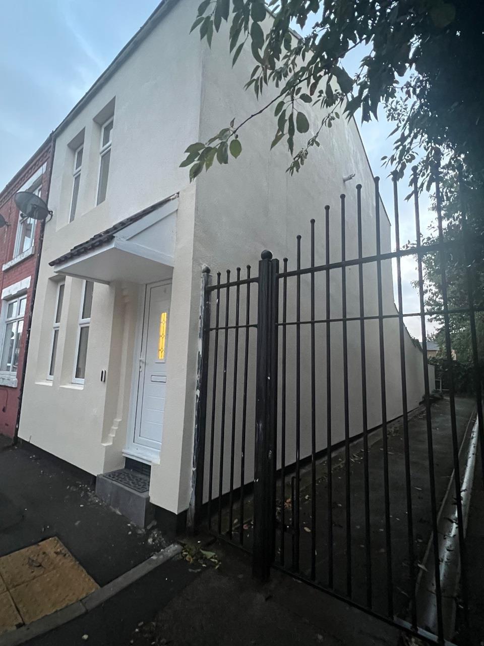 3 Bed End Terrace, Lizmar Terrace, M9, N1 7GU