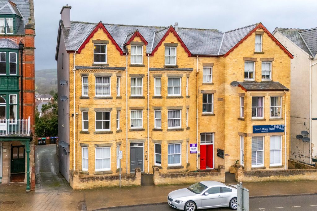 2 bed flat for saleHigh Street, Llandrindod Wells LD1