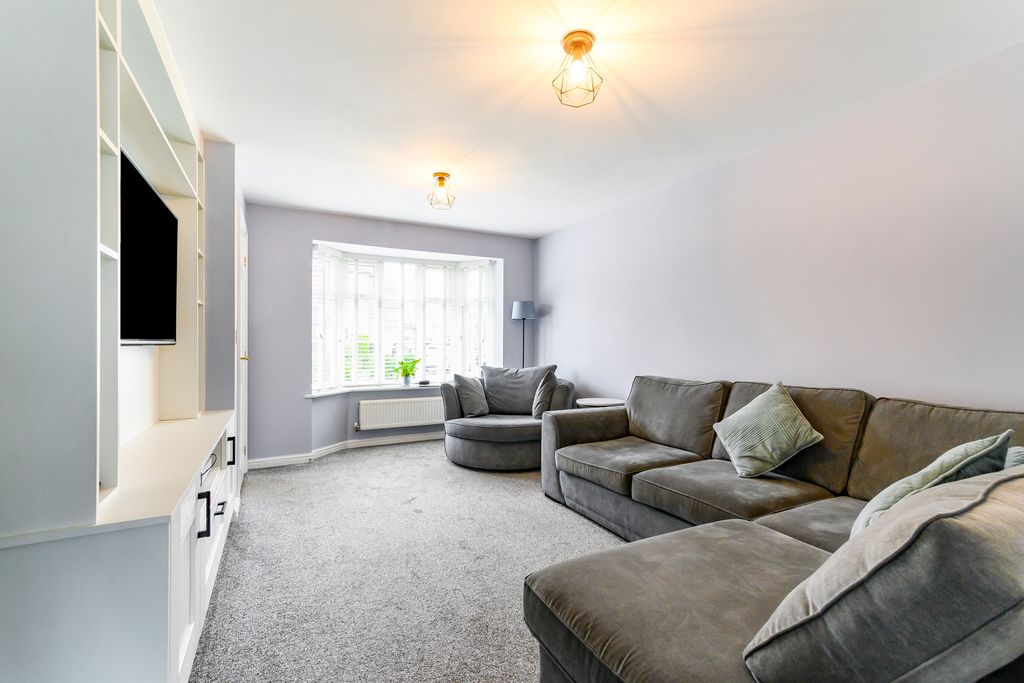 4 bed detached house for saleWhitington Close, Bolton BL3 photo 3