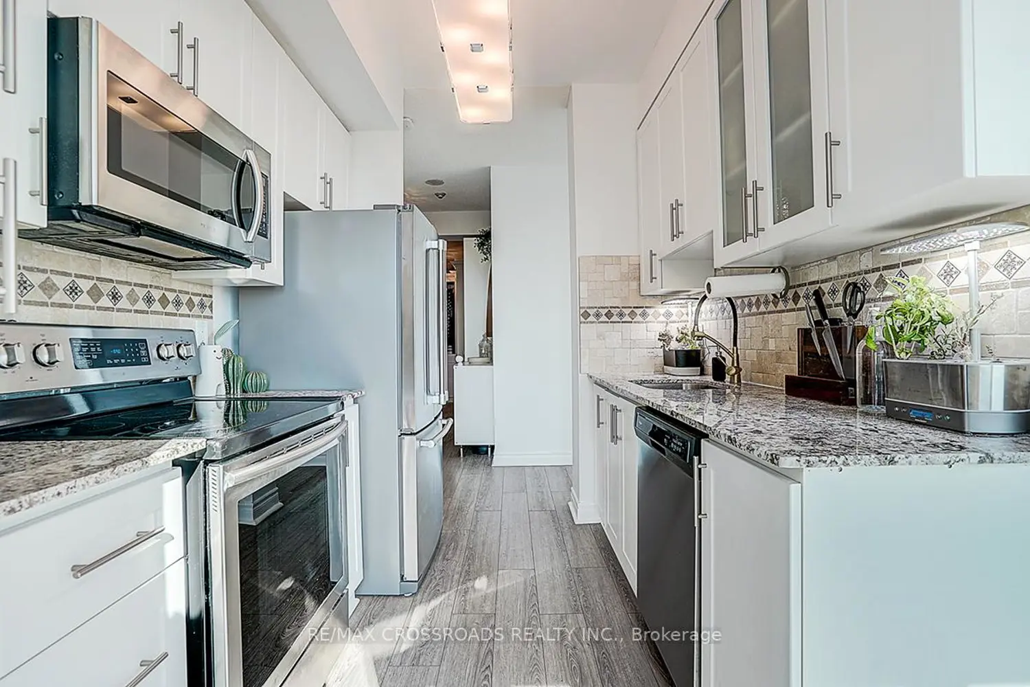 60 Byng Avenue 510 photo 4