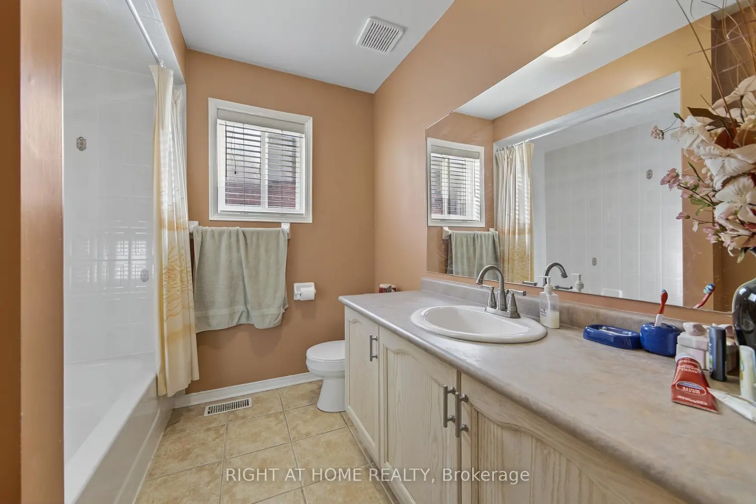 Additional image 16 of 1338 Vincent Crescent