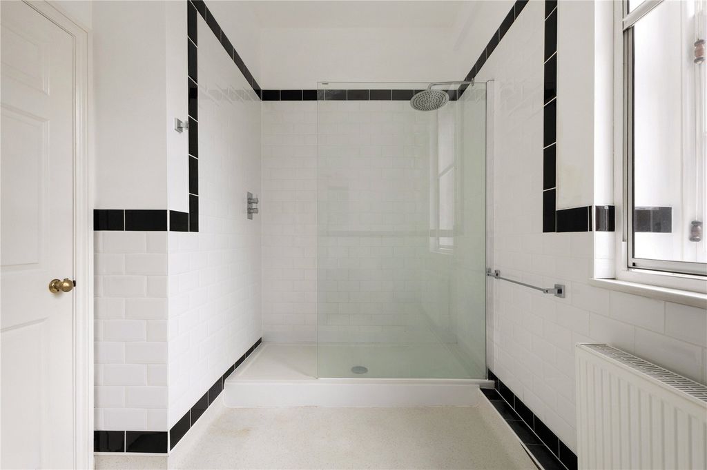 Additional image 7 of 2 bed flat for salePeninsula Square, Winchester, Hampshire SO23