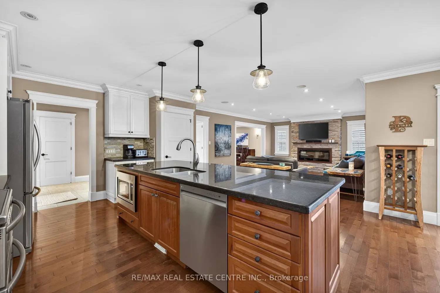 Additional image 7 of 19 Golden Road