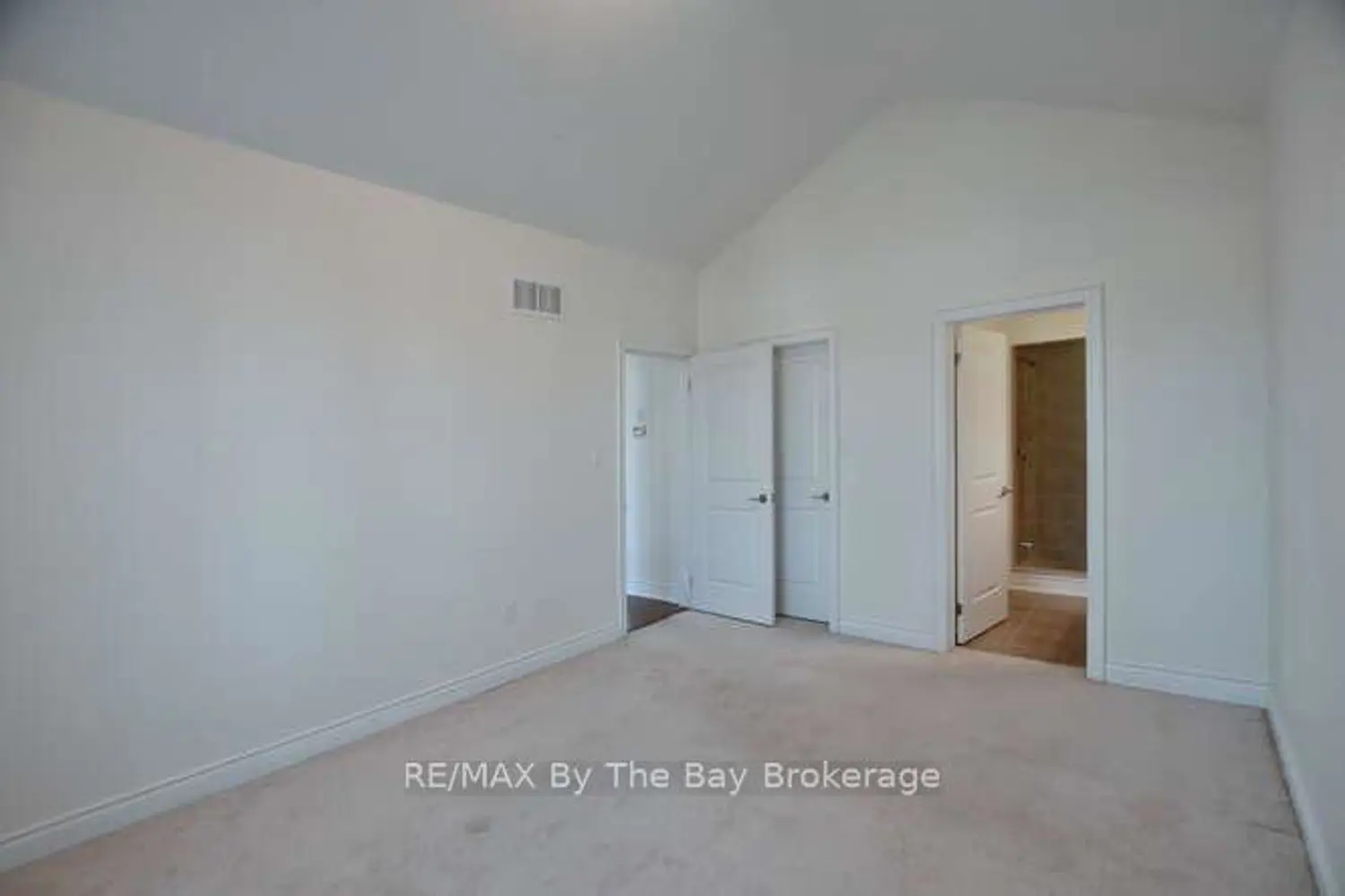 11 Savannah Crescent photo 3