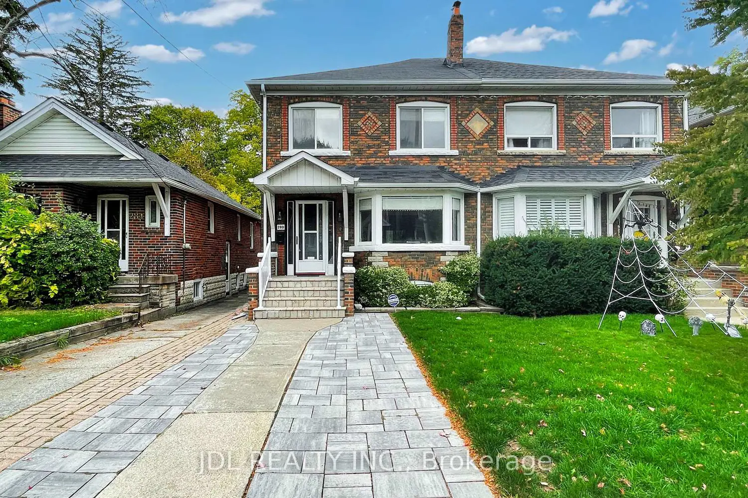 Primary image of 280 Fairlawn Avenue