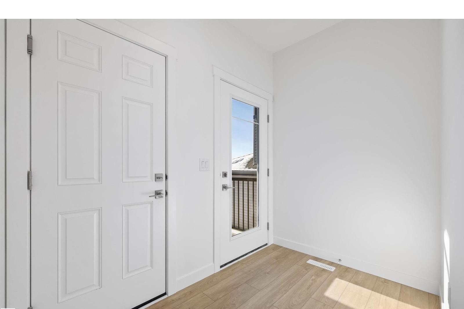 Additional image 8 of 1056 Cristall Crescent SW, Edmonton, AB, T6W5S6