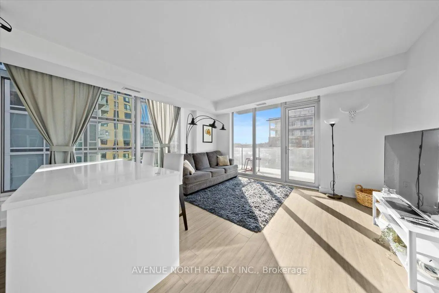 Additional image 3 of 111 Champagne Avenue 901