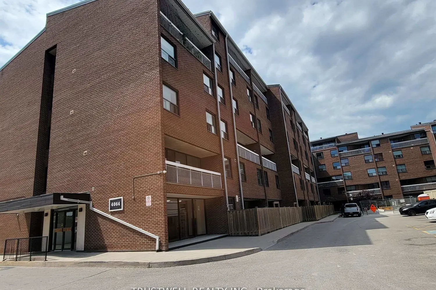 Additional image 2 of 4064 Lawrence Avenue 513