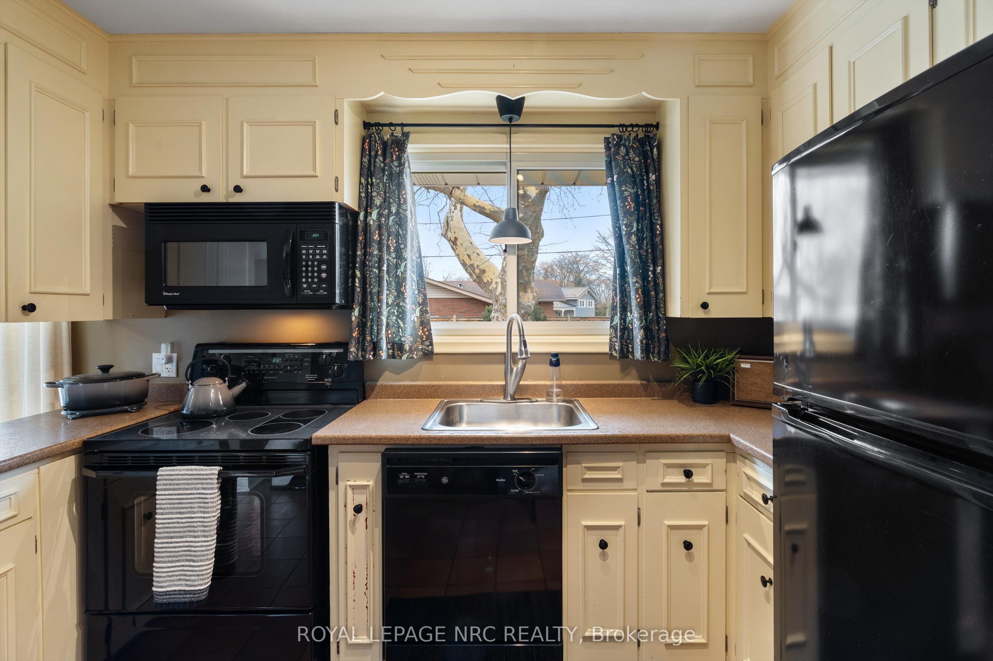 Additional image 5 of 24 Valerie Drive, St. Catharines, ON, L2T 3G5