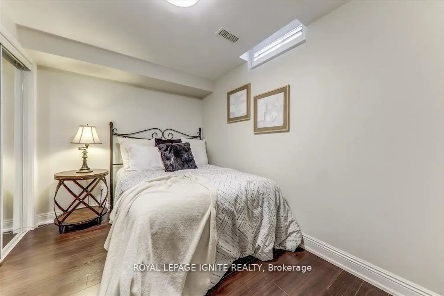 Additional image 18 of 26 Halfmoon Square