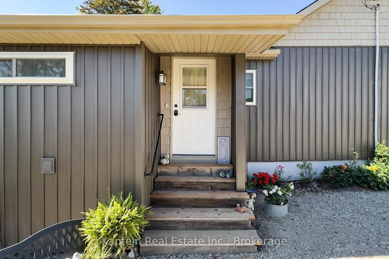37063 Amberley Road photo 3