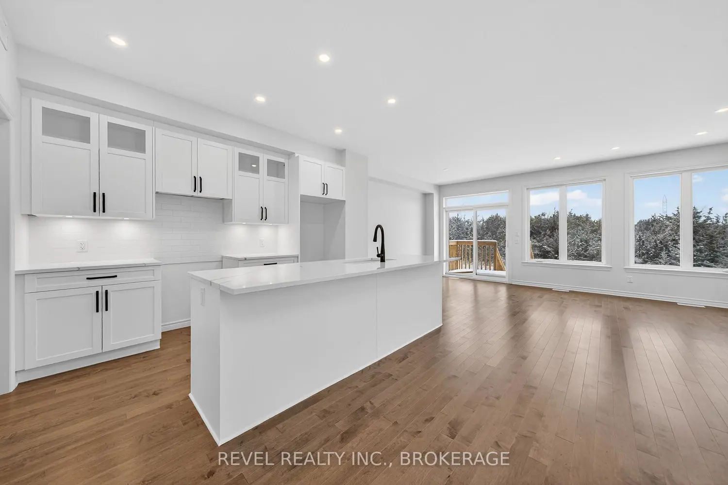 432 Buckthorn Drive photo 4