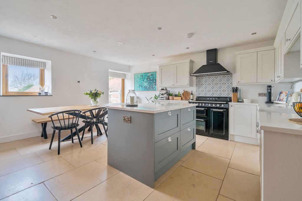 4 bed barn conversion for saleStock Hill, Littleton-Upon-Severn BS35 photo 3