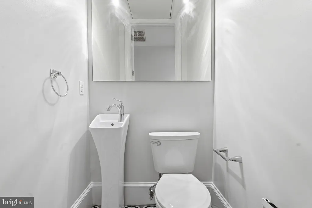 Additional image 11 of 418 7th Street SE Unit 101, Washington, DC 20003