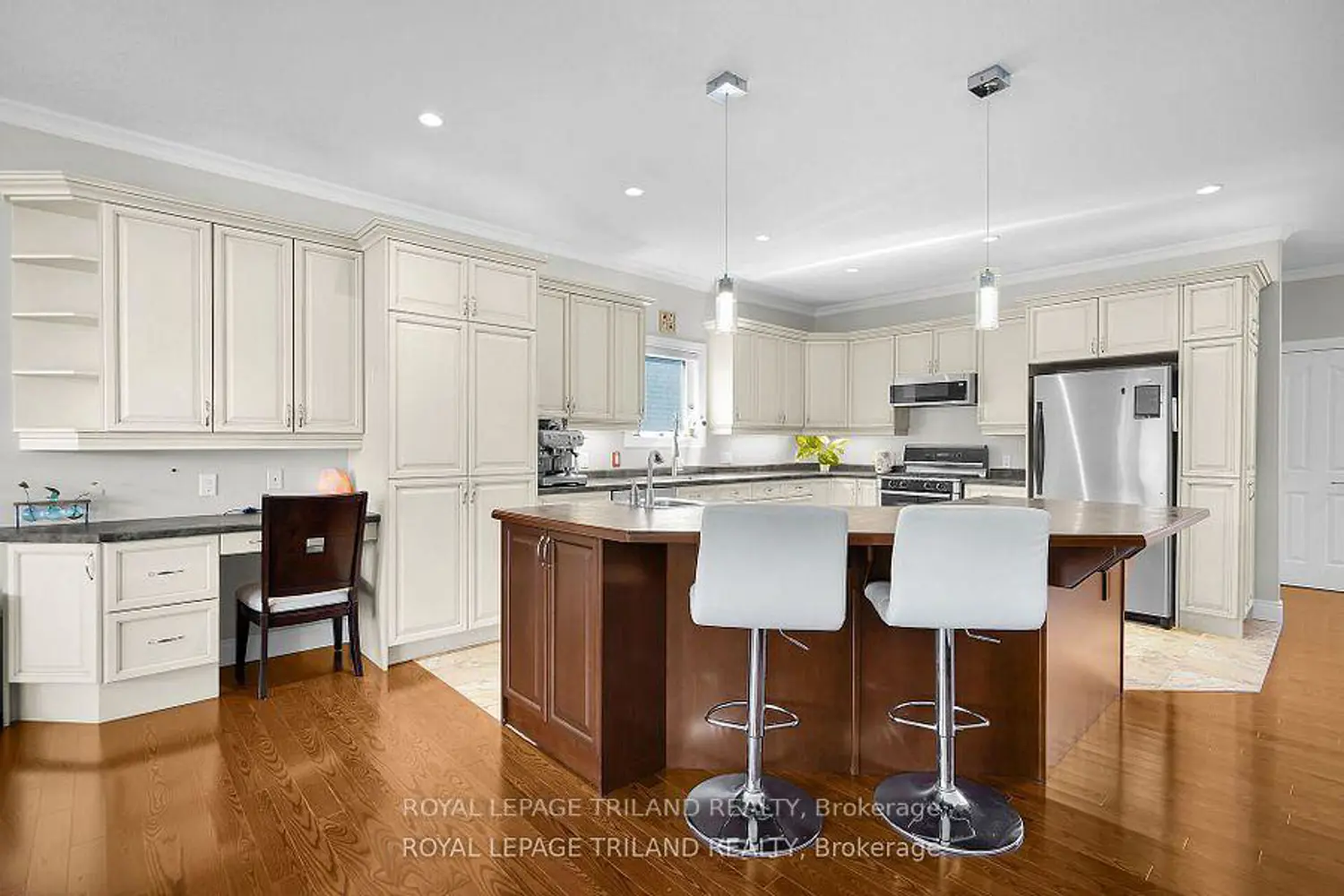 7119 Clayton Walk photo 3
