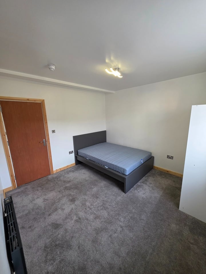 2 Bed Flat, Eccles New Road, M5, N1 7GU