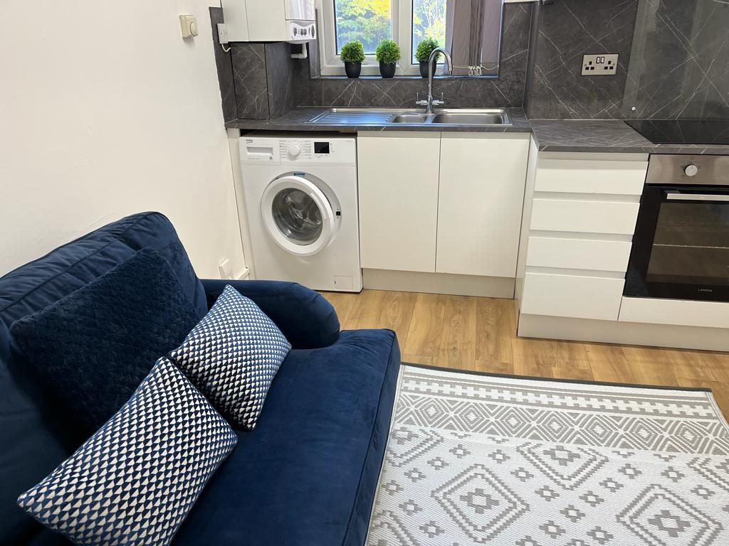 Additional image 6 of Bedsit, George Street, M25, N1 7GU