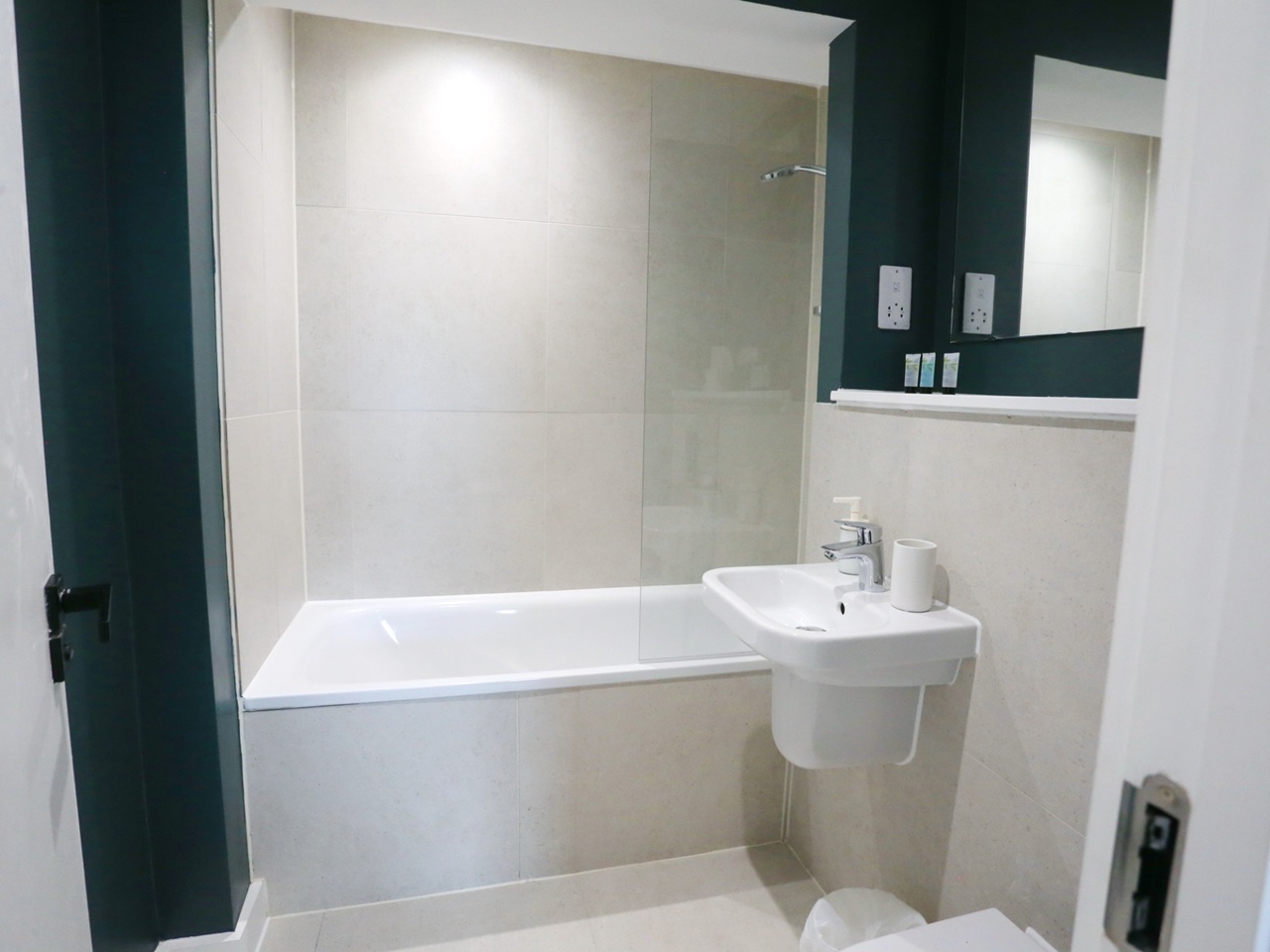 Additional image 8 of 2 Bed Flat, Spinners Way, M15, N1 7GU