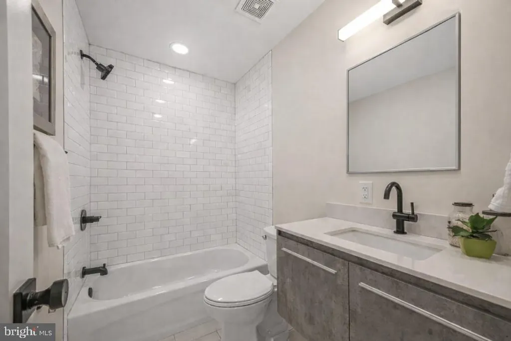 Additional image 16 of 3552 Warder Street NW Unit 2, Washington, DC 20010