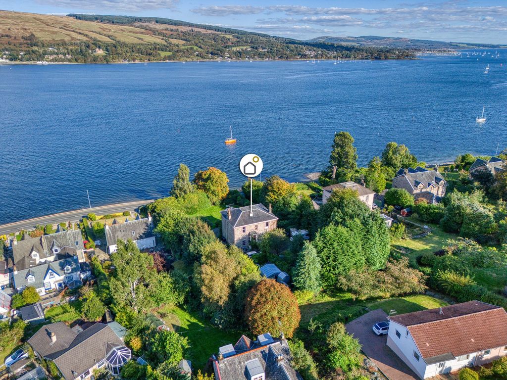 4 bed property for saleUpper Flat, Stonefield, Clynder G84 photo 3