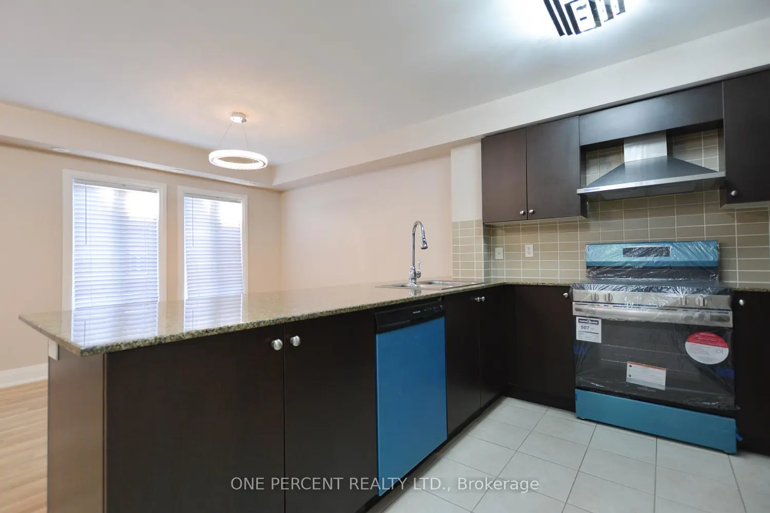 Additional image 6 of 320 John Street 201