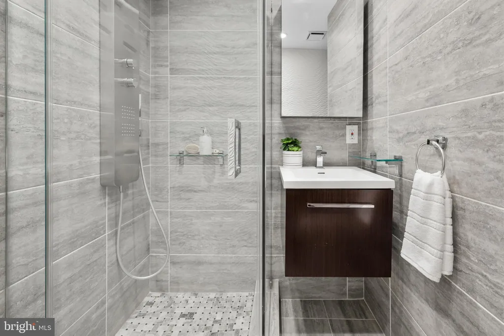 Additional image 10 of 320 G Street SE, Washington, DC 20003