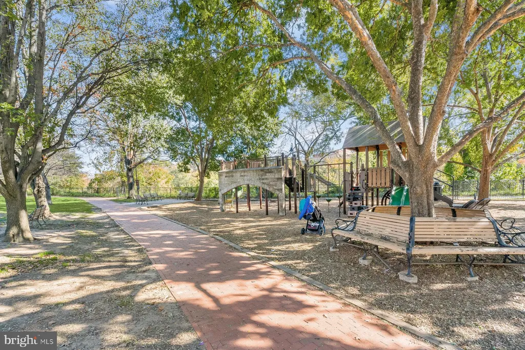 Additional image 15 of 1404 26th Street NW Unit 1, Washington, DC 20007