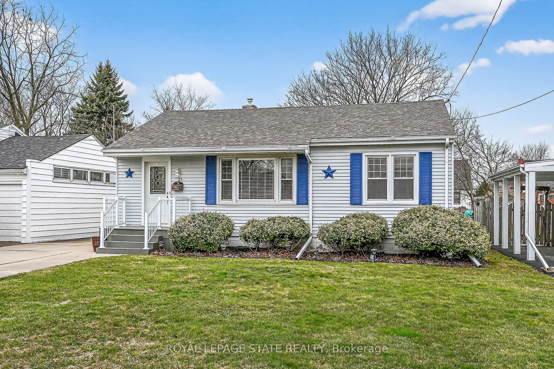Primary image of 21 Lakeview Avenue, Grimsby, ON, L3M 3L9