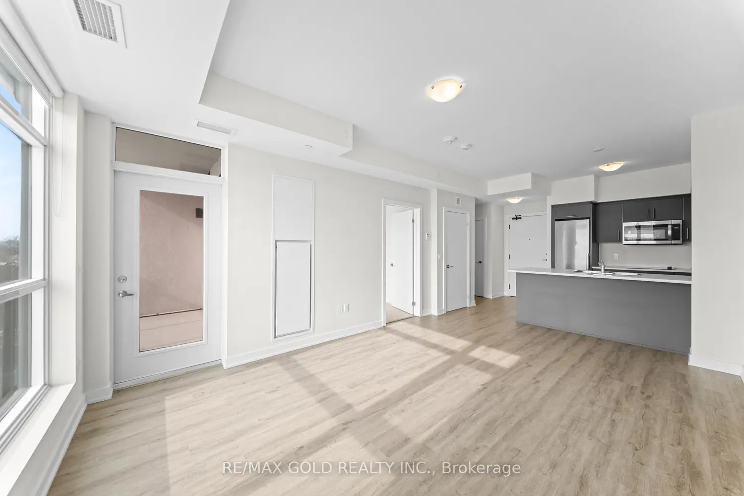 Additional image 10 of 600 North Service Road 506