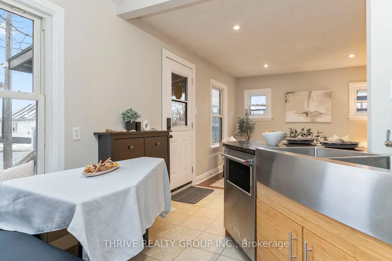 894 Hamilton Road photo 5