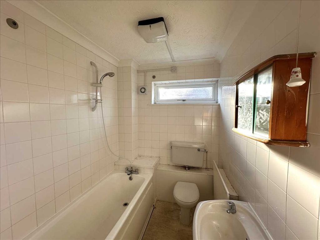 Additional image 8 of 2 bed flat for saleKensington Road, Scunthorpe DN15