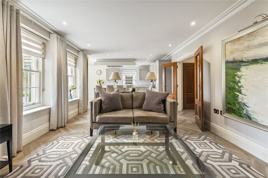 Additional image 5 of 2 bed flat for saleConnaught Square, Winchester, Hampshire SO22