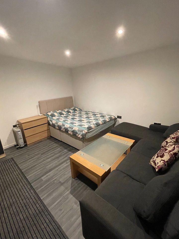 Studio Flat, Delacourt Road, M14, N1 7GU