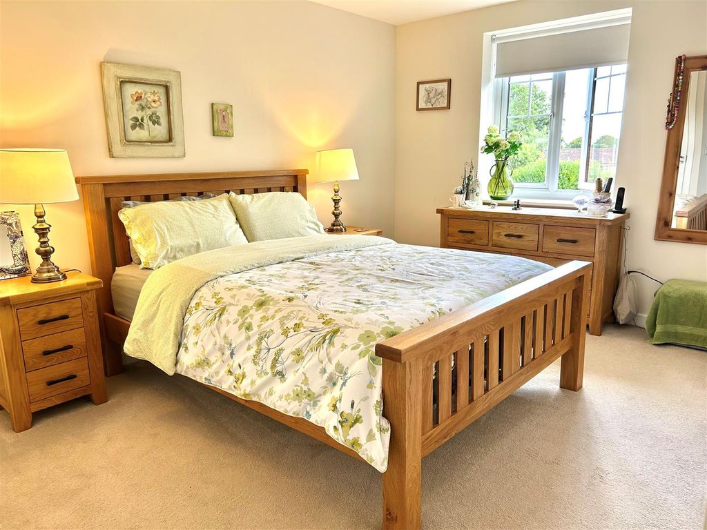 Additional image 8 of 2 bed flat for saleHooton Road, Willaston, Neston CH64