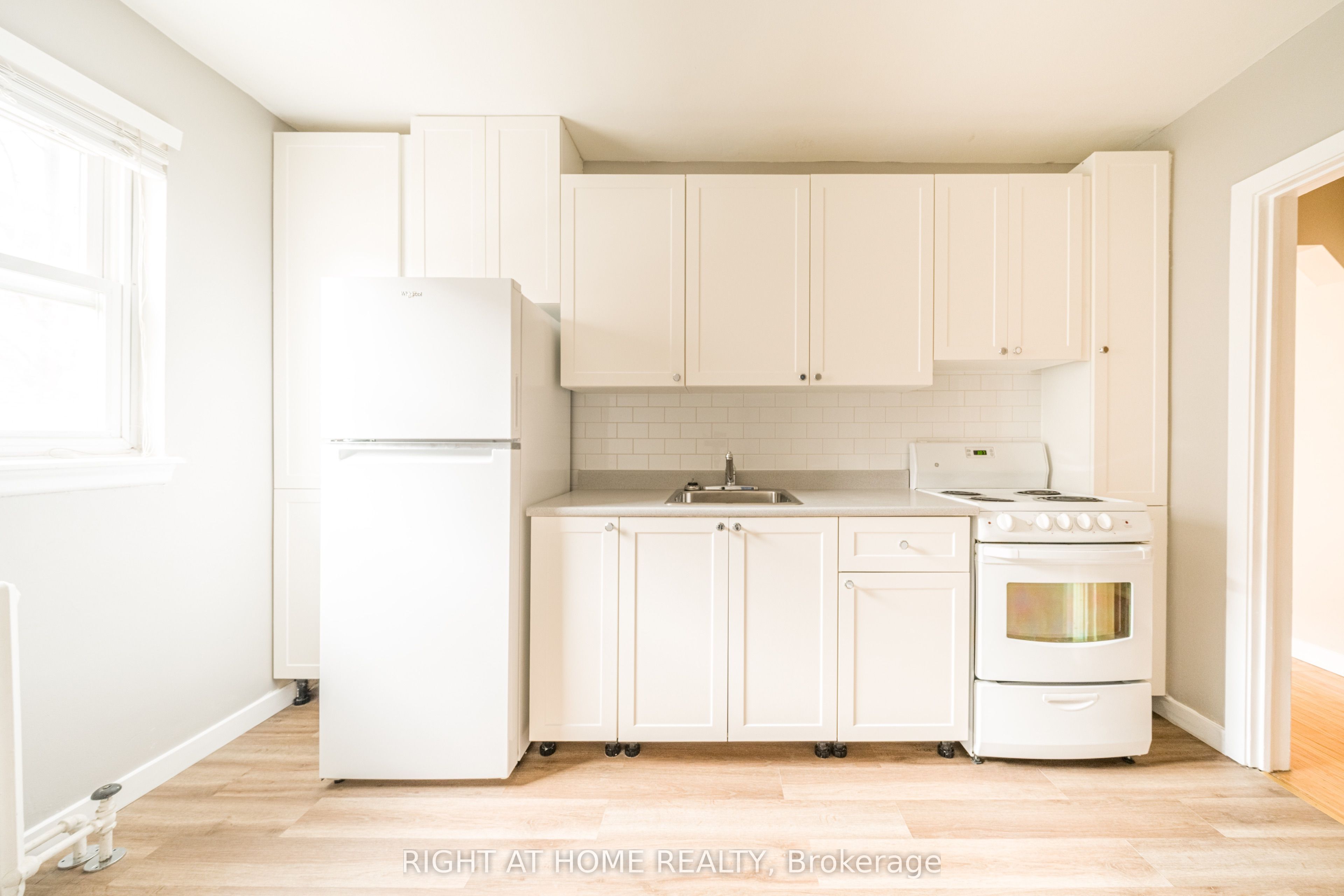 Additional image 6 of 4-340 Lakeshore Road W, Mississauga, ON, L5H 1H1