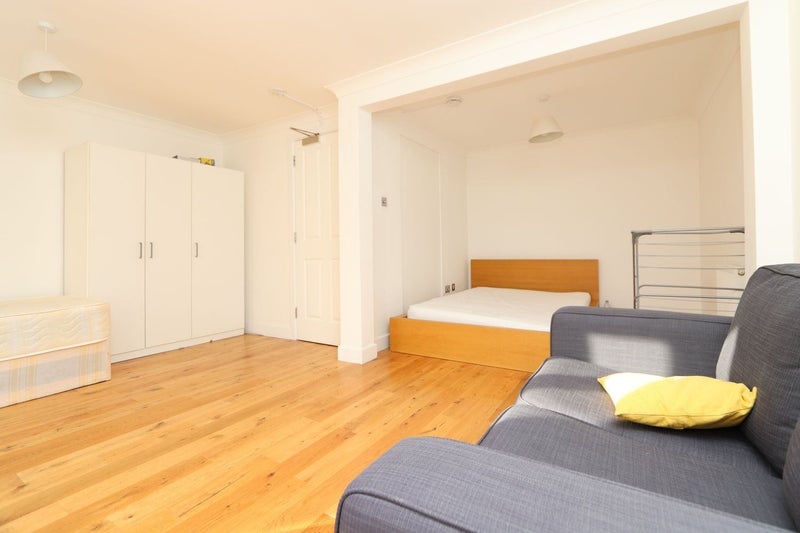 Room in a Shared Flat, Canary Wharf Area, E1, N1 7GU