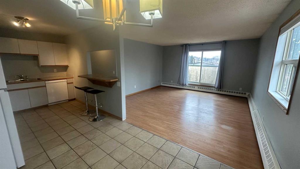 Additional image 3 of 8-6203 Bowness Road NW, Calgary, AB, T3B0E2